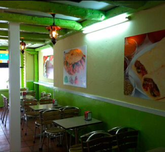 King Doner Kebab. Puente Colgante. Comedor.
