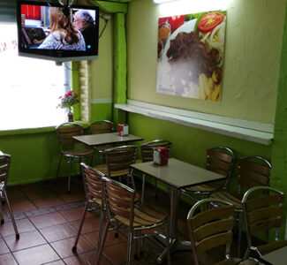 King Doner Kebab. Puente Colgante. Comedor.