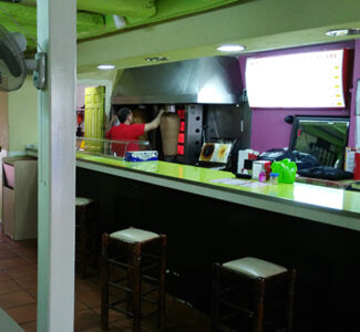 King Doner Kebab. Puente Colgante. Mostrador.