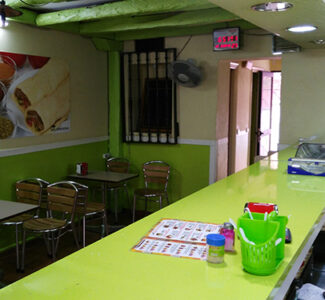 King Doner Kebab. Puente Colgante. Mostrador.