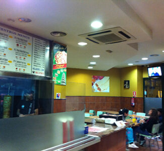 King Doner Kebab. Fuente El Sol. Valladolid. Mostrador.