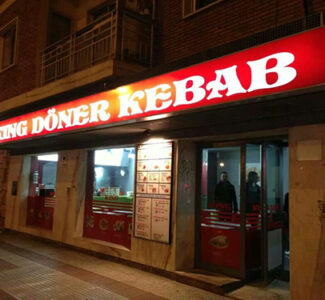 King Doner Kebab. Avda Tres Cruces. Zamora. Fachada