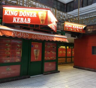 King Doner Kebab.Calle Manuel Azaña. Valladolid. Fachada.