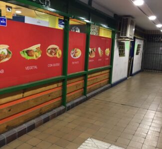 King Doner Kebab.Calle Manuel Azaña. Valladolid. Fachada.