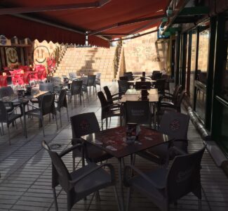 King Doner Kebab.Calle Manuel Azaña. Valladolid. Terraza.